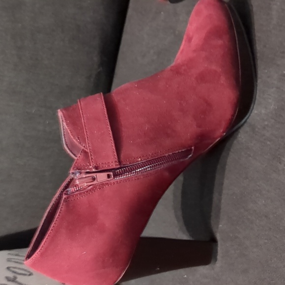 Burgundy Booties East Fifth 8.5 - Picture 4 of 5